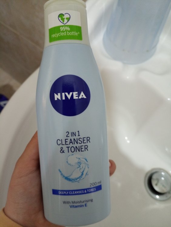 NIVEA Daily Essentials 2-in-1 Cleanser & Toner with Moisturizing Vitamin E - 200ml