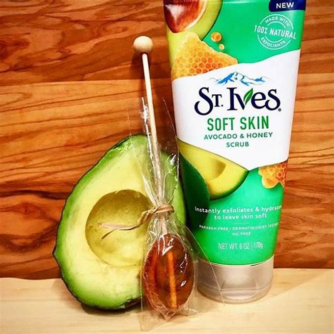 ST. IVES Soft Skin Avacado & Honey Face Scrub - 170g