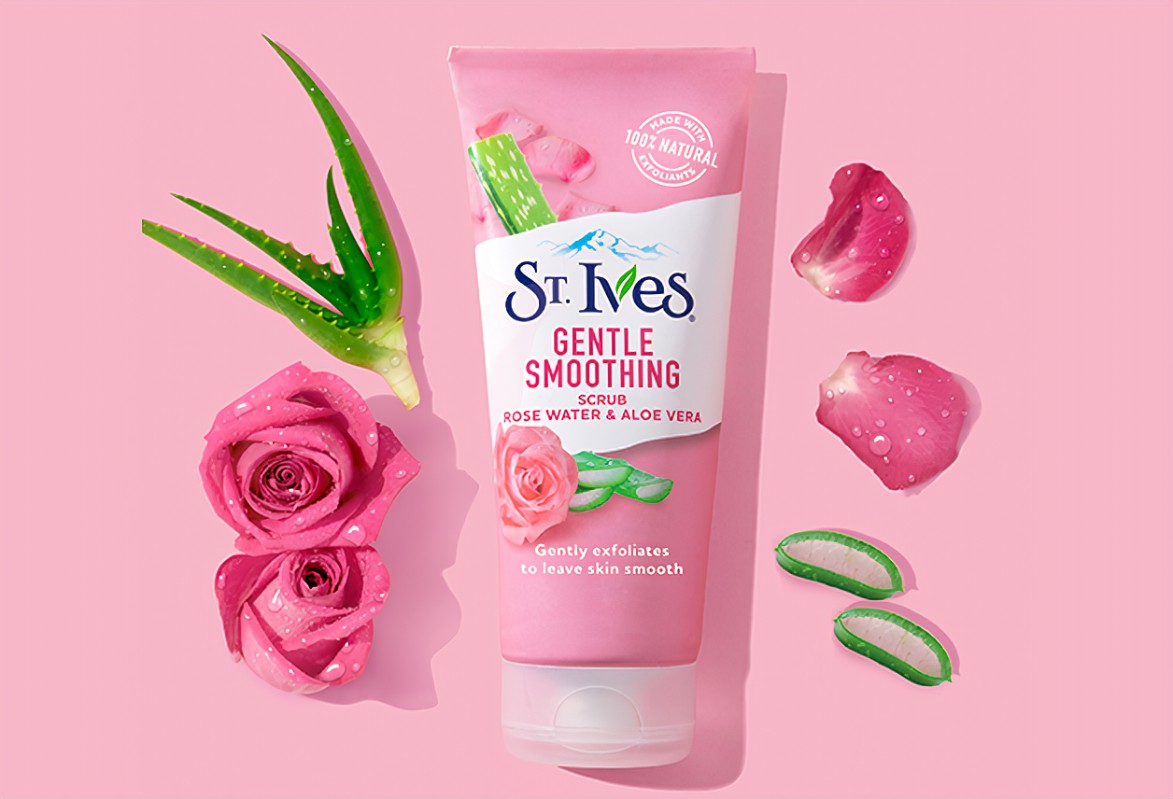 ST. IVES Gentle Smoothing Rose Water & Aloe Vera Face Scrub - 170g